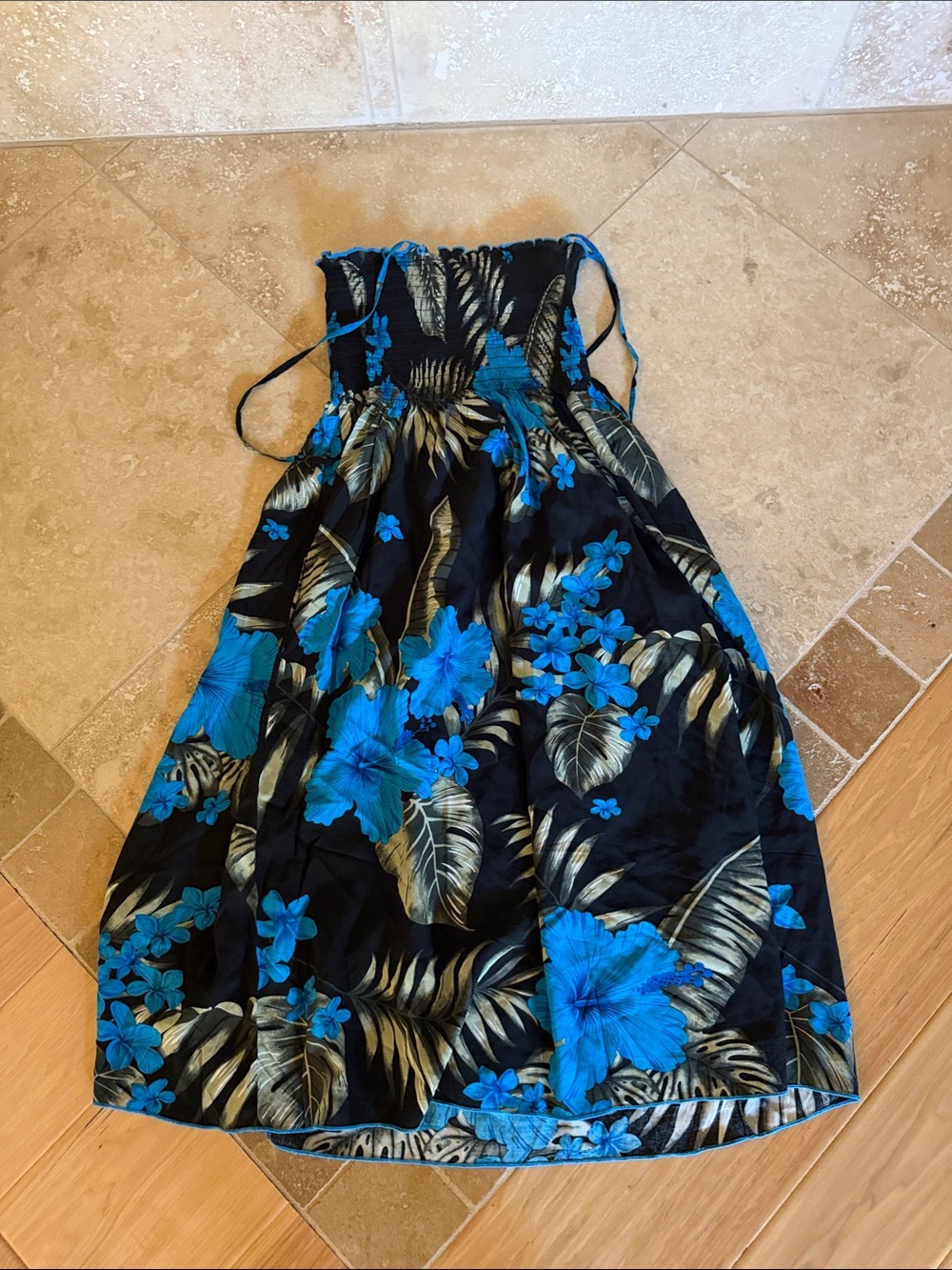 One size nwot. Cute Hawaii dress.